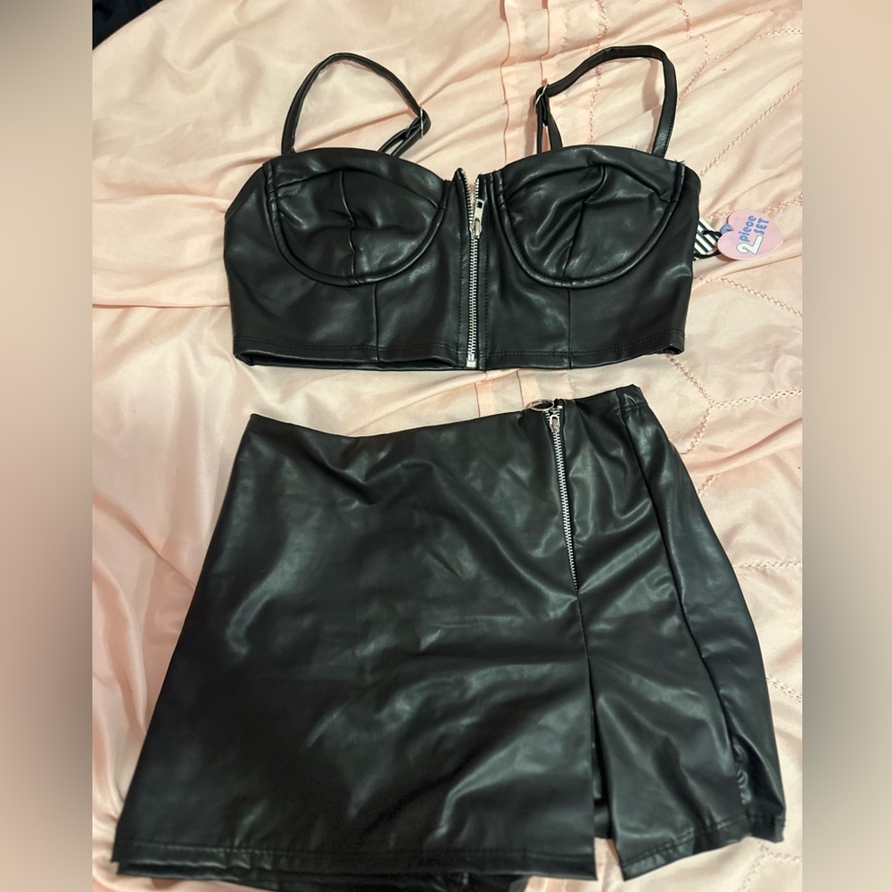 Brand new two piece set
